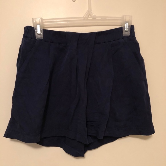 Lululemon pleaded shorts